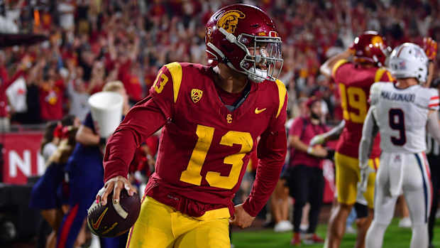 USC quarterback Caleb Williams (13) scores on a two-point conversion against Arizona.